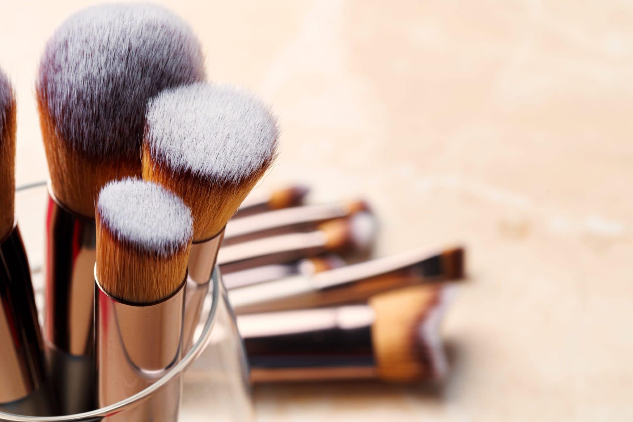 Avec quoi nettoyer ses pinceaux de maquillage ?