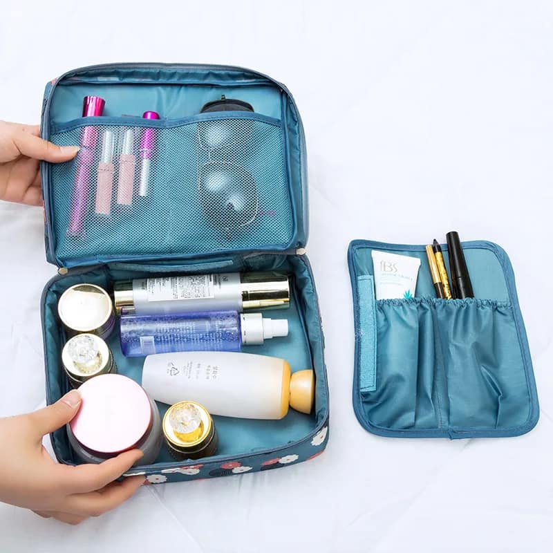 Trousse de toilette suspendue femme