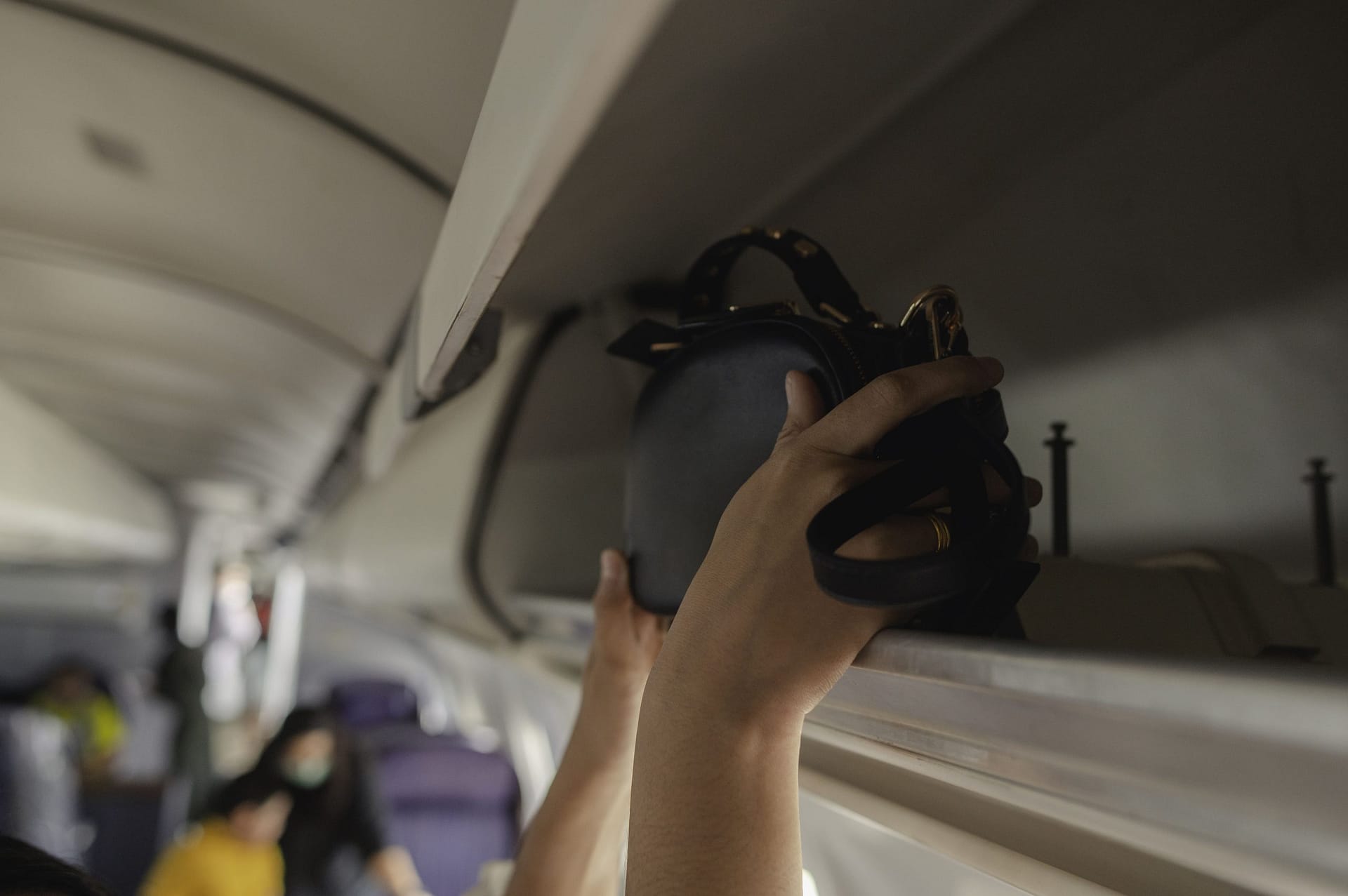 Peut-on utiliser un vanity dans un avion comme bagage à main ?