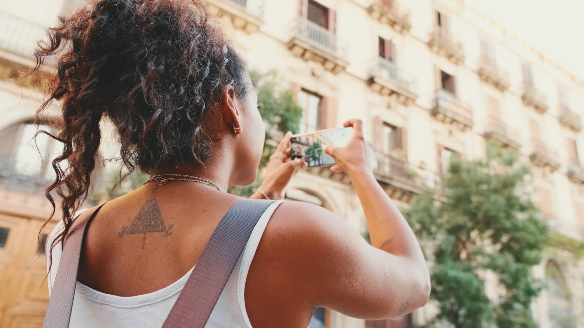Le tatouage de voyage exprime la liberté