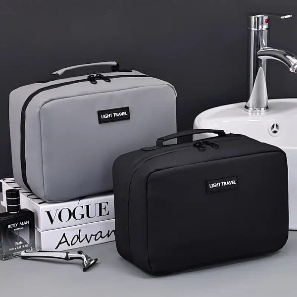 Trousse de toilette avec plusieurs compartiments