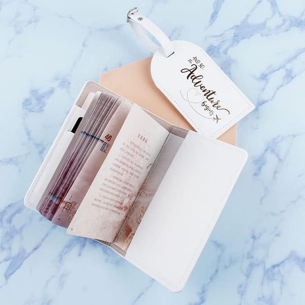 Protège passeport et étiquette valise